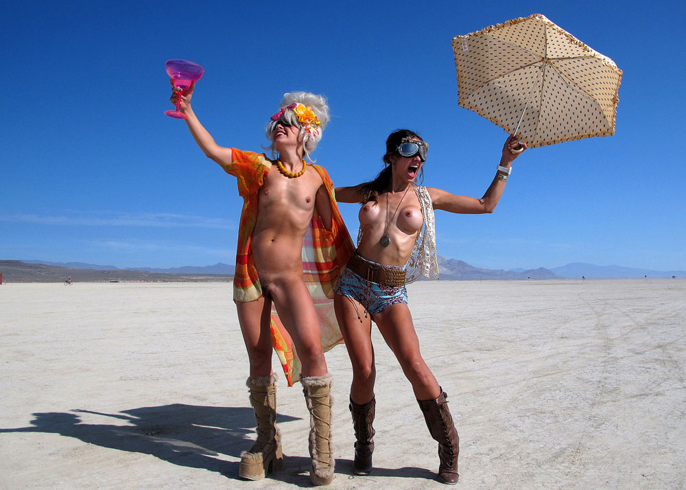 Девушки на фестивале Burning Man (часть 2). Эротика-любительское. 