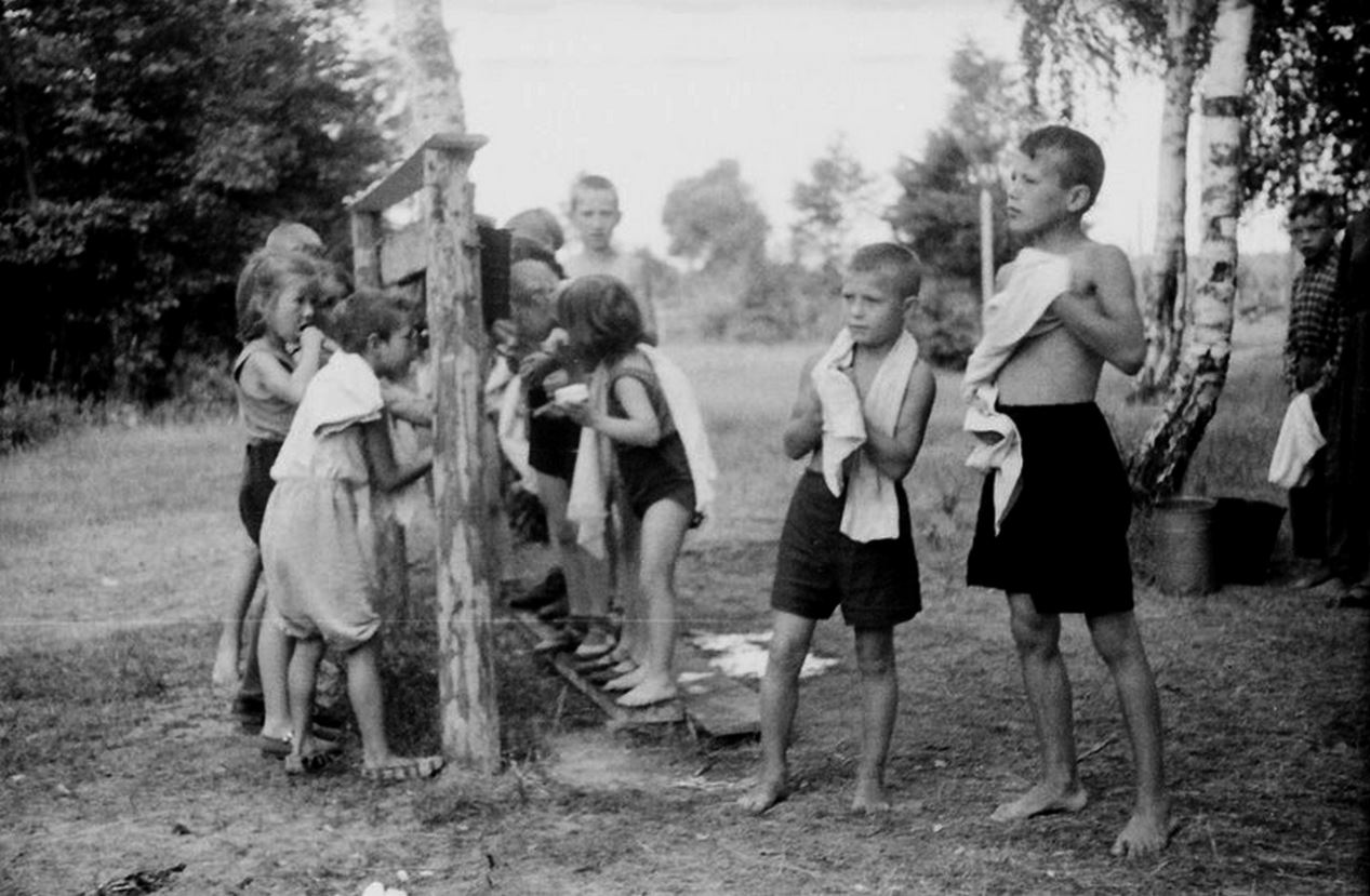 голые подростки в лагере фото 24