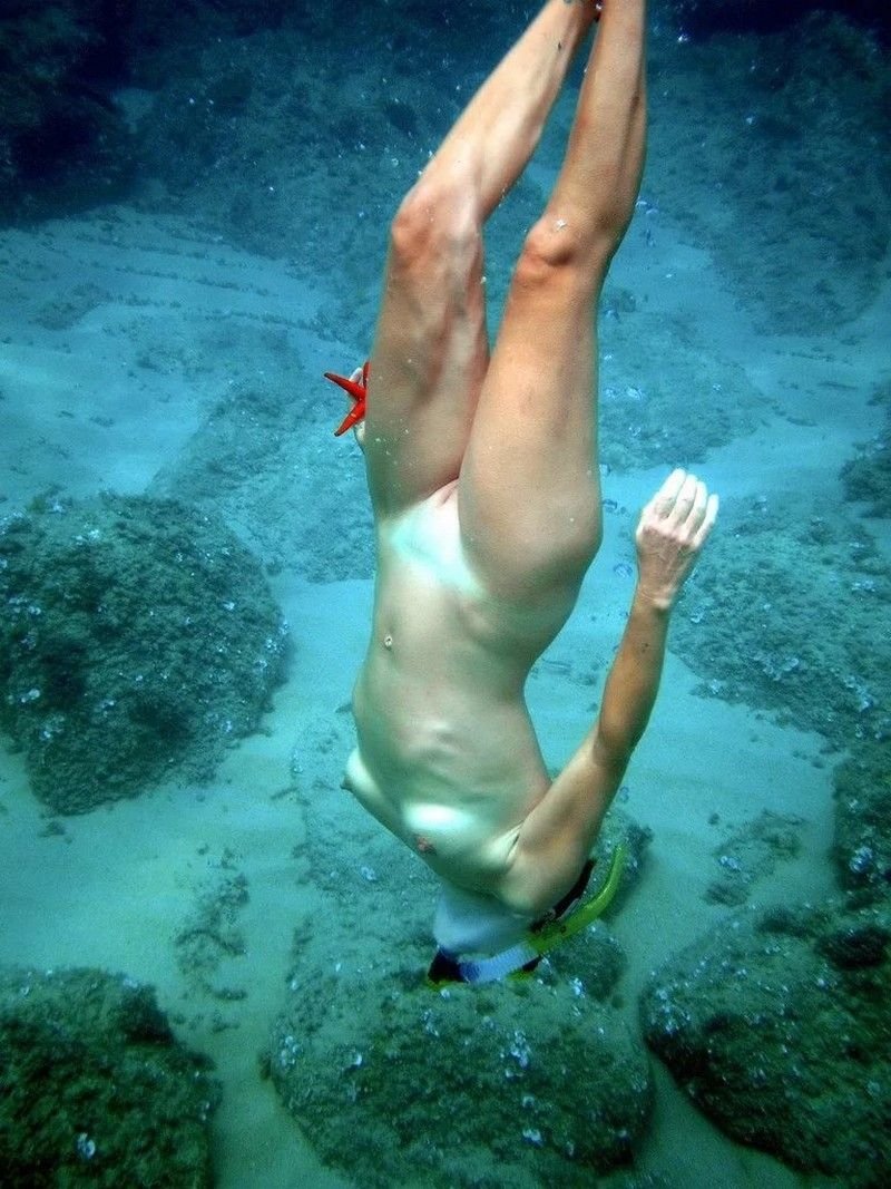 Underwater boobs