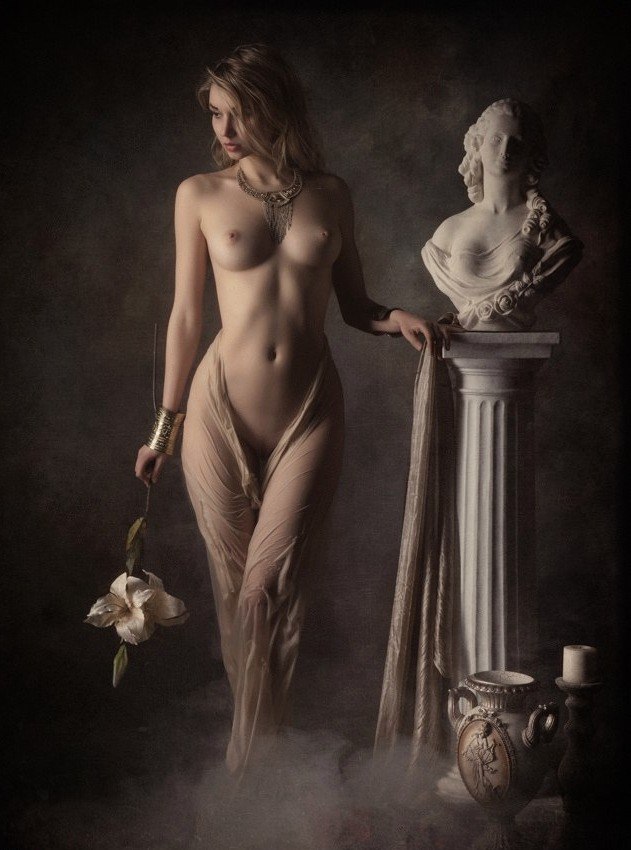 Photography erotic fine art pregnant ancient woman