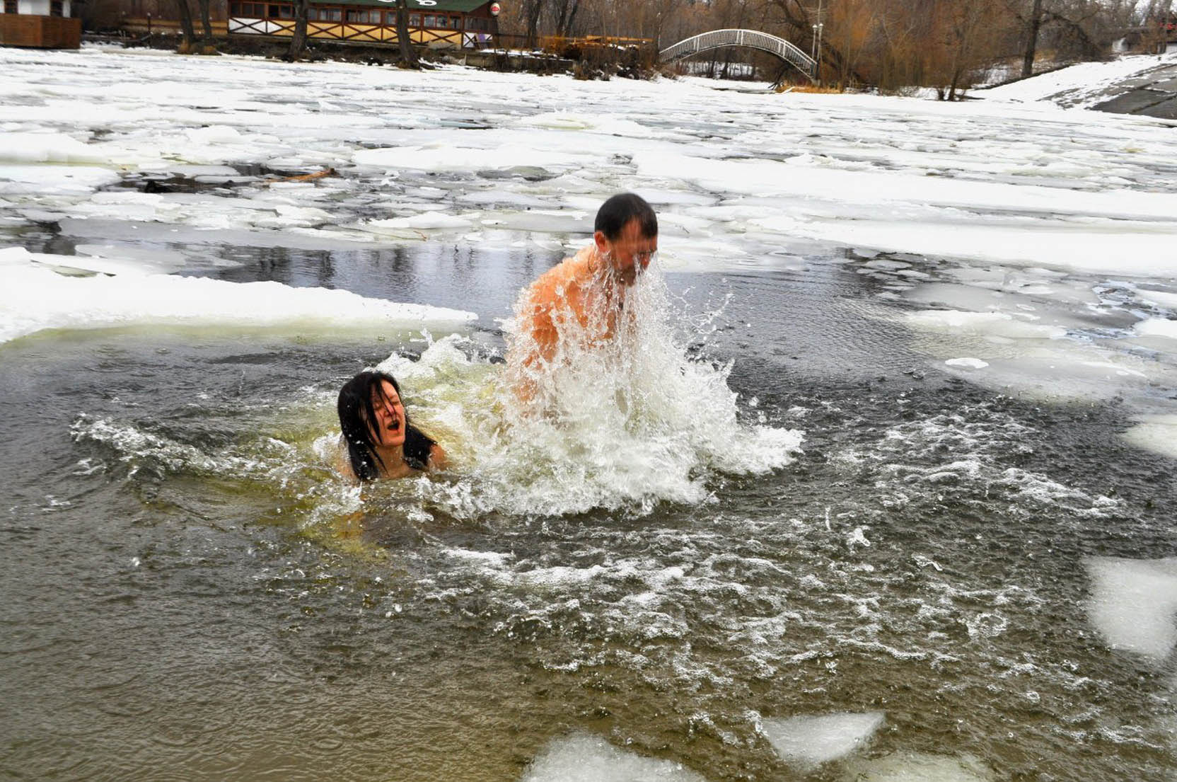 купание голых женщин в проруби видео женщины фото 69